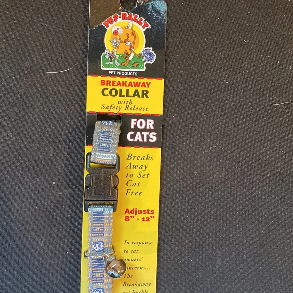 NEW - University of Connecticut Breakaway Cat Collar